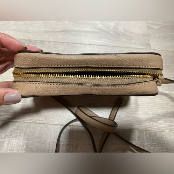 Authentic Coach Leather Crossbody Bag in Tan - Picture 2 of 12